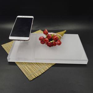 白色手機(jī)展示臺(tái)